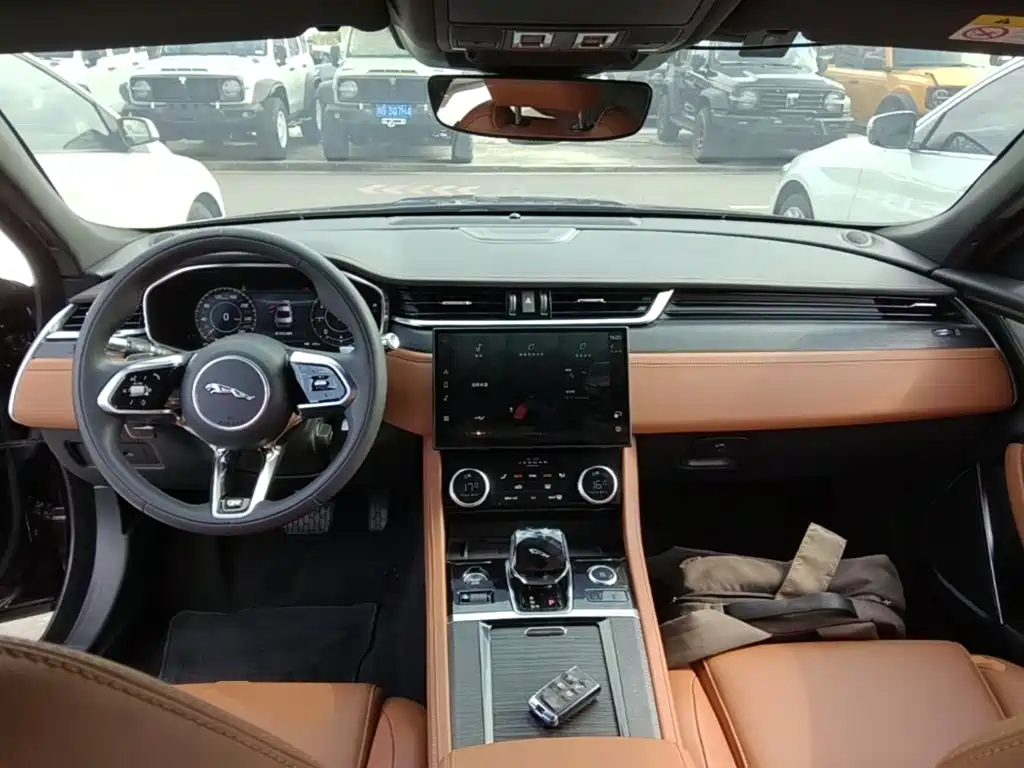 Jaguar XFL 2022 — фото 10