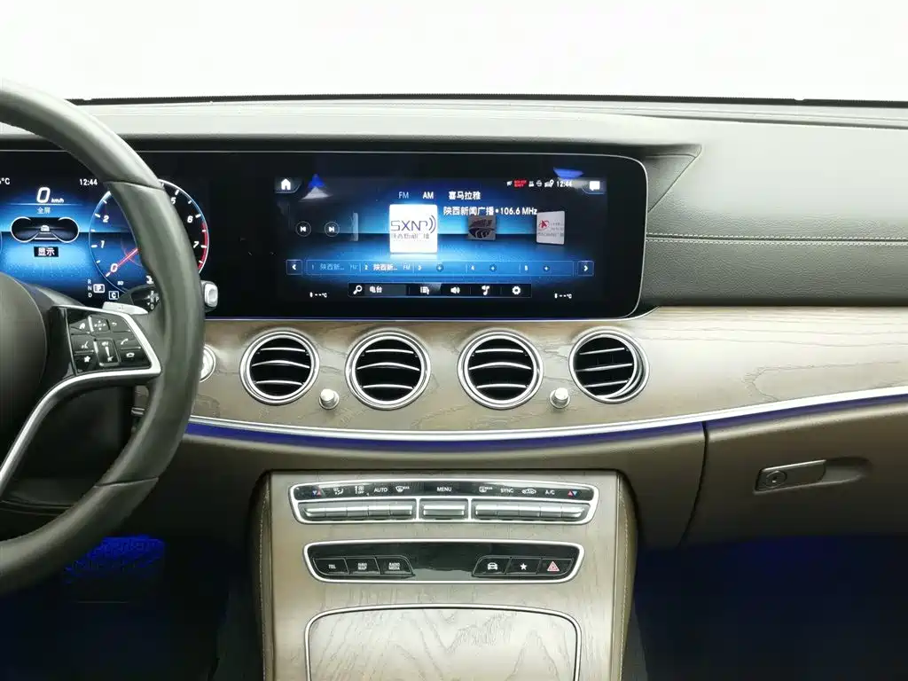 Mercedes-Benz E-Class 2023 — фото 12