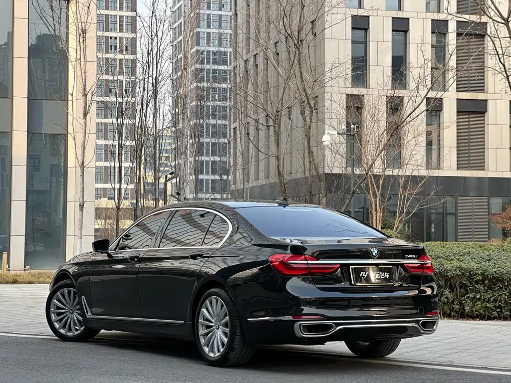 BMW 7 Series 2017 — фото 21