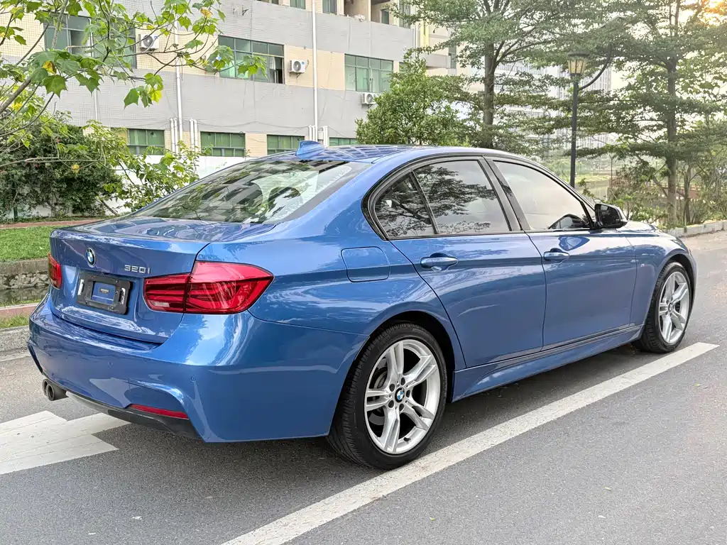 BMW 3 Series 2018 — фото 7