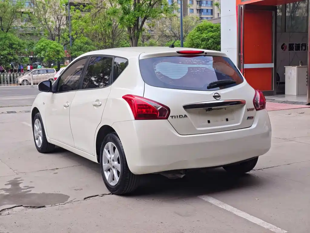 Nissan Tiida 2015 — фото 6