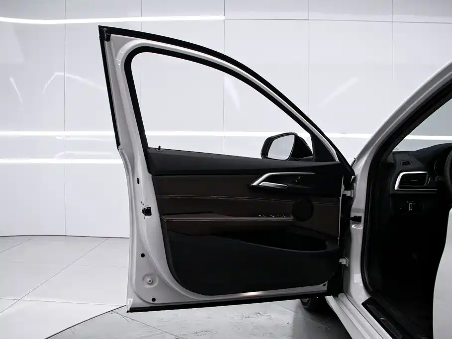 BMW 1 Series 2020 — фото 11