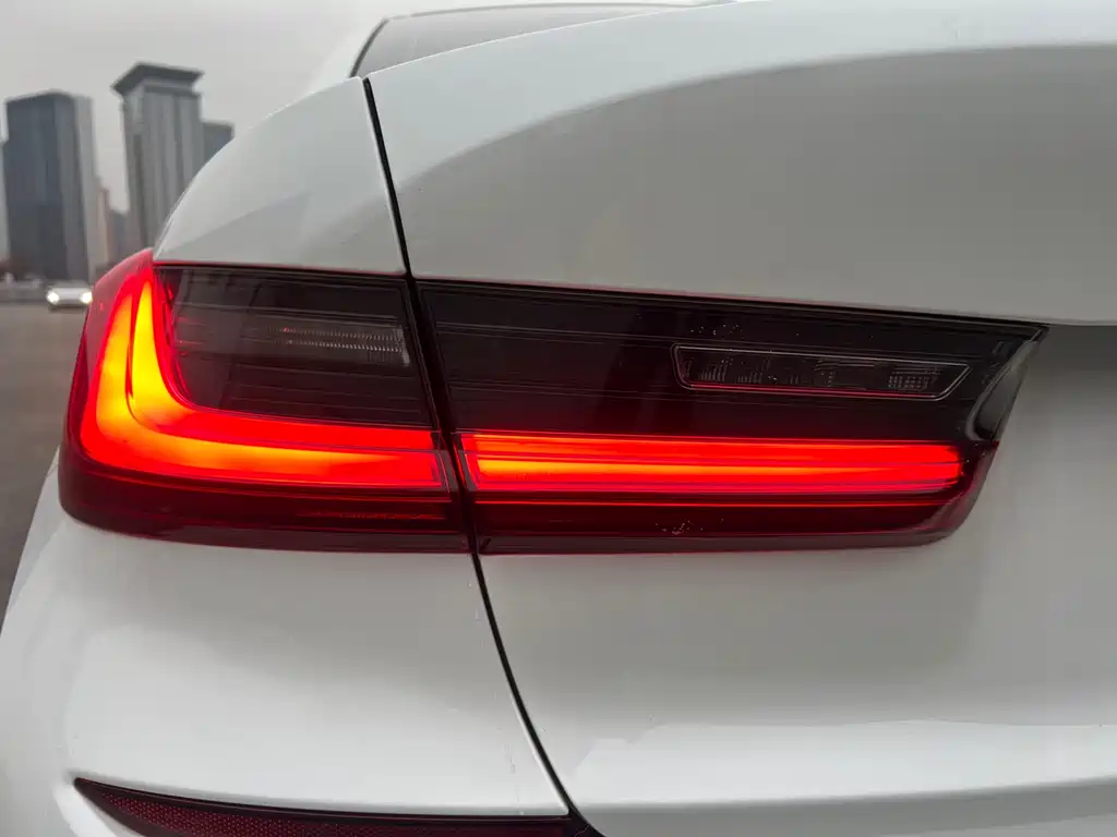 BMW 3 Series 2022 — фото 17