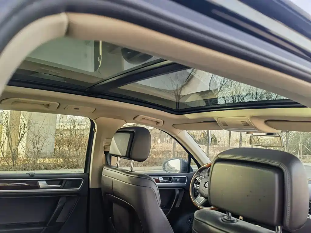 Volkswagen Touareg 2015 — фото 10