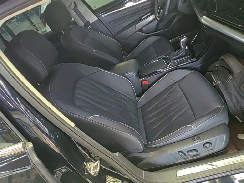 Volkswagen Passat 2023 — фото 25