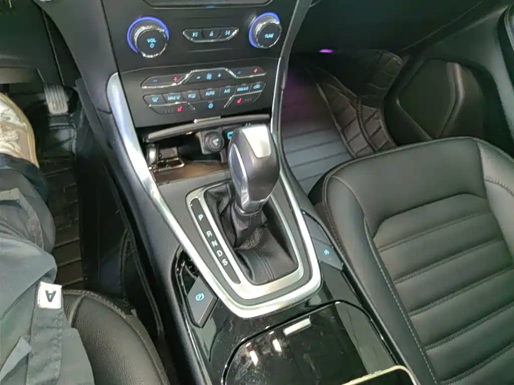 Ford Edge 2020 — фото 14