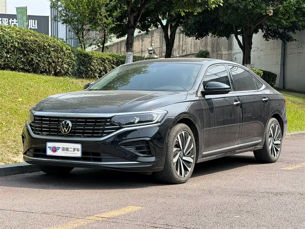 Volkswagen Passat 2022 — фото 1