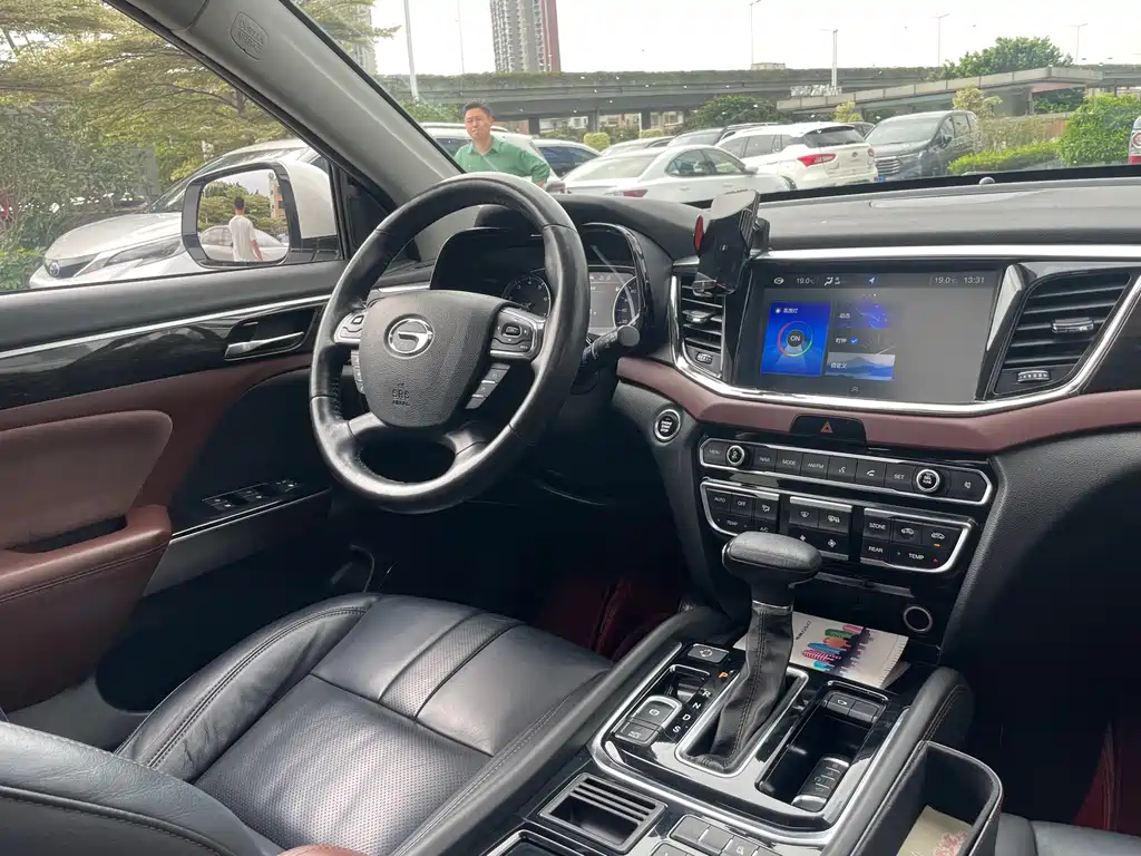 GAC Motor Trumpchi GS8 2017 — фото 11