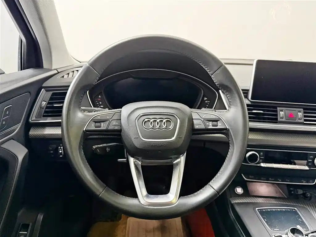 Audi Q5L 2020 — фото 11