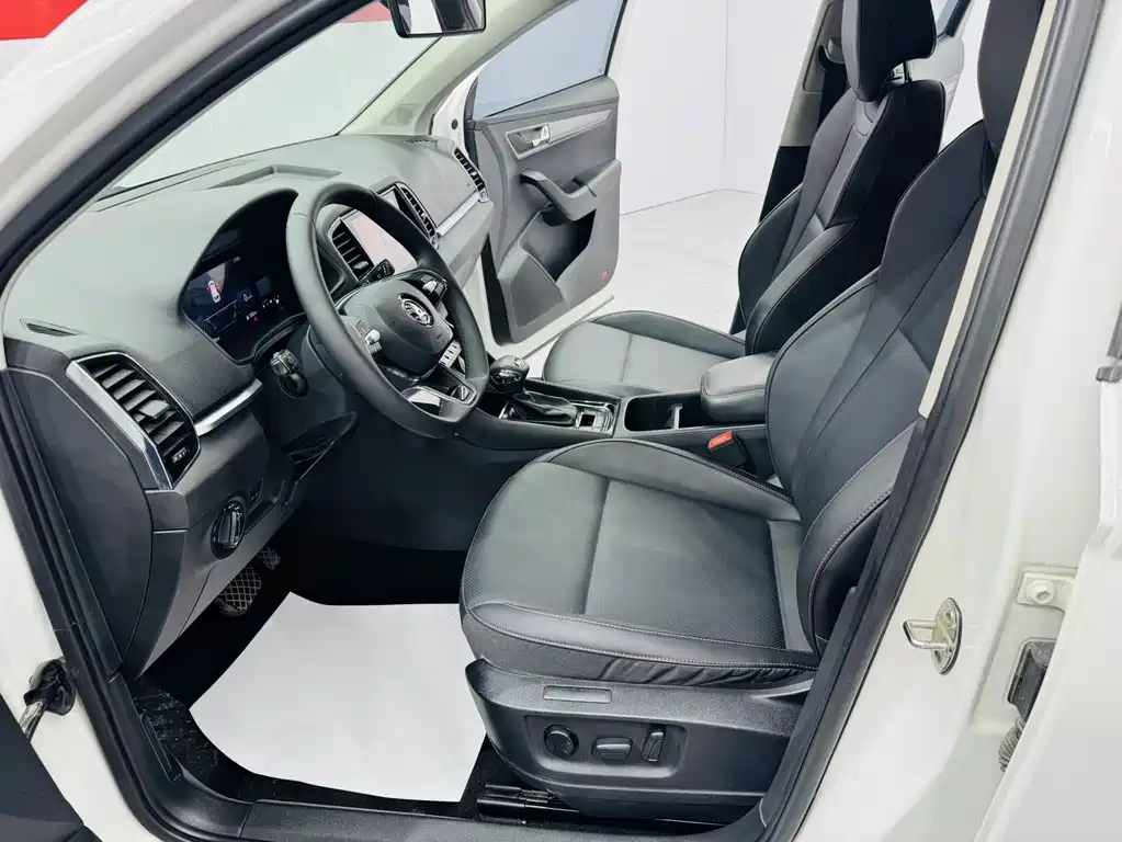 Skoda Karoq 2023 — фото 4