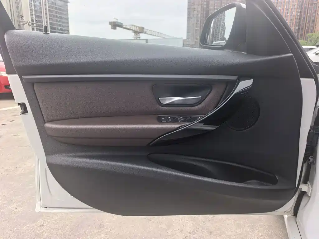 BMW 3 Series 2019 — фото 11
