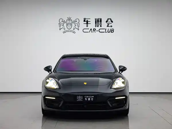 Porsche Panamera 2021