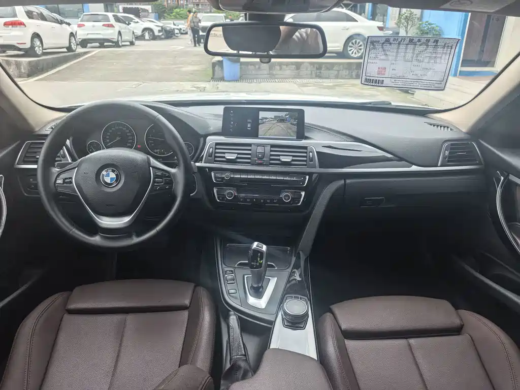 BMW 3 Series 2019 — фото 14
