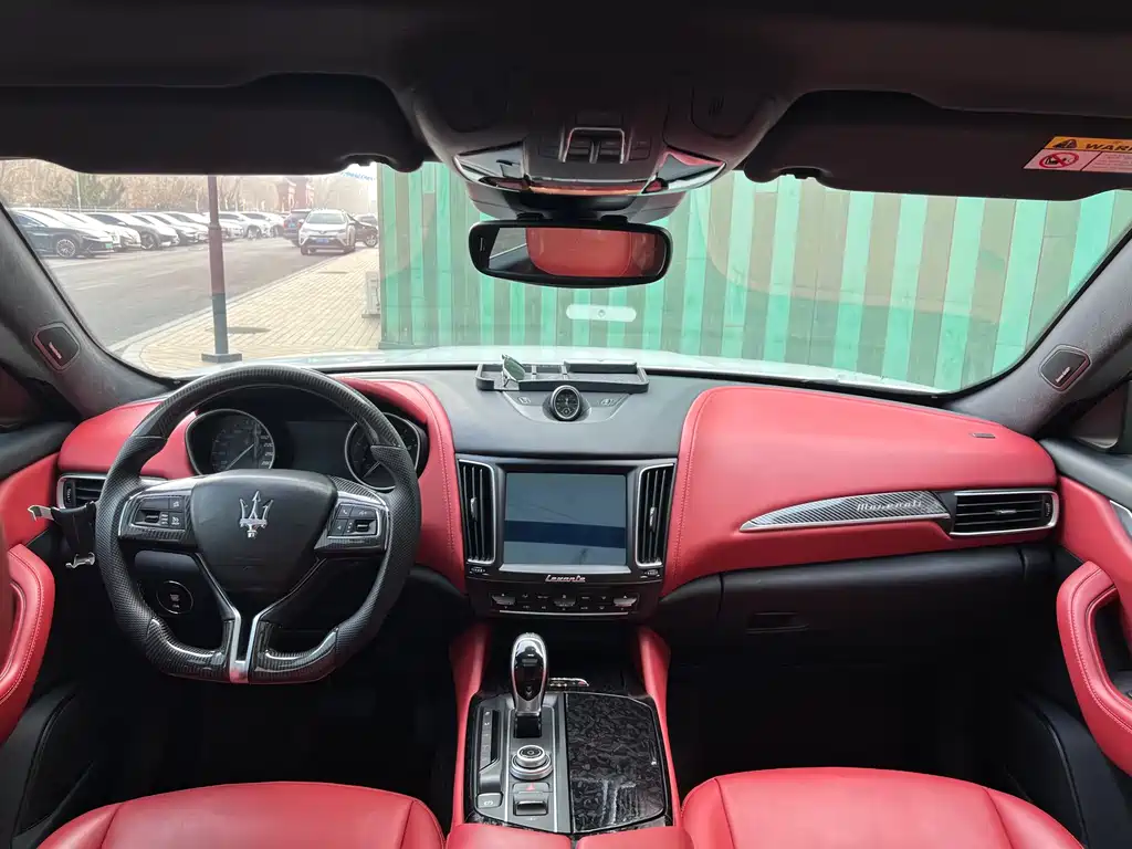 Maserati Levante 2018 — фото 11