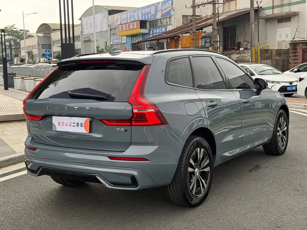 Volvo XC60 2022 — фото 13