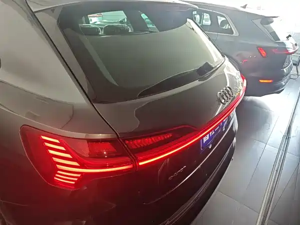 Audi e-tron 2026