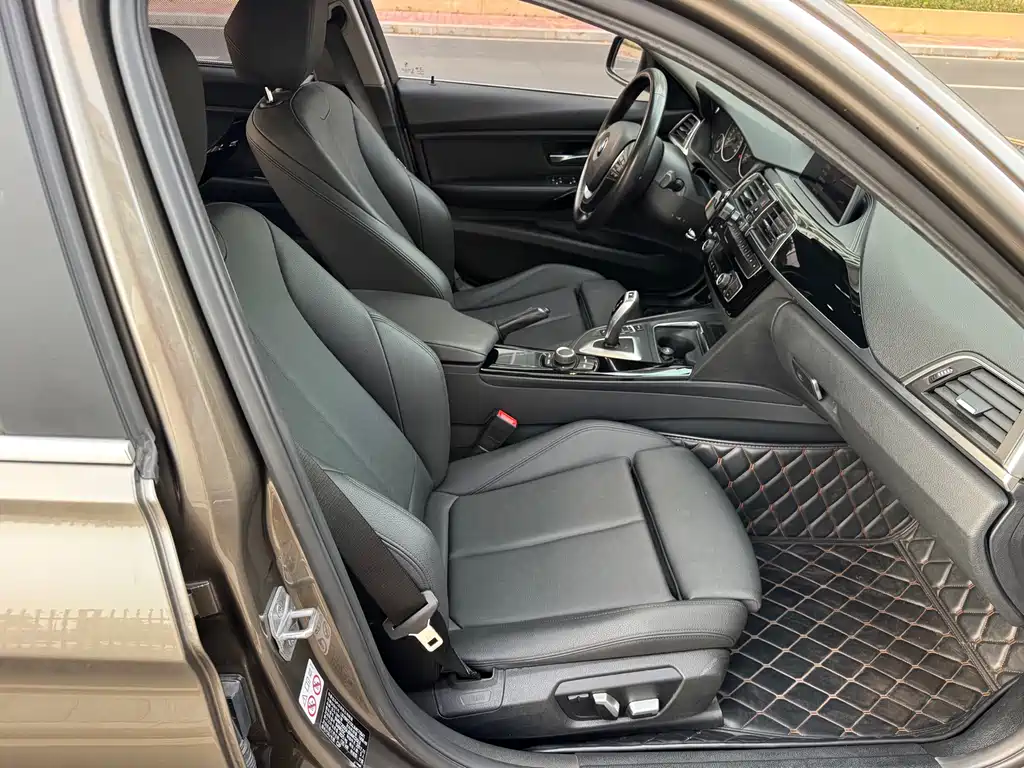 BMW 3 Series 2018 — фото 13