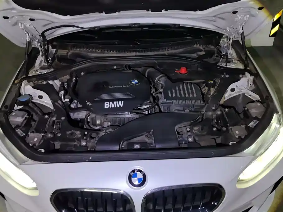 BMW 1 Series 2019 — фото 10