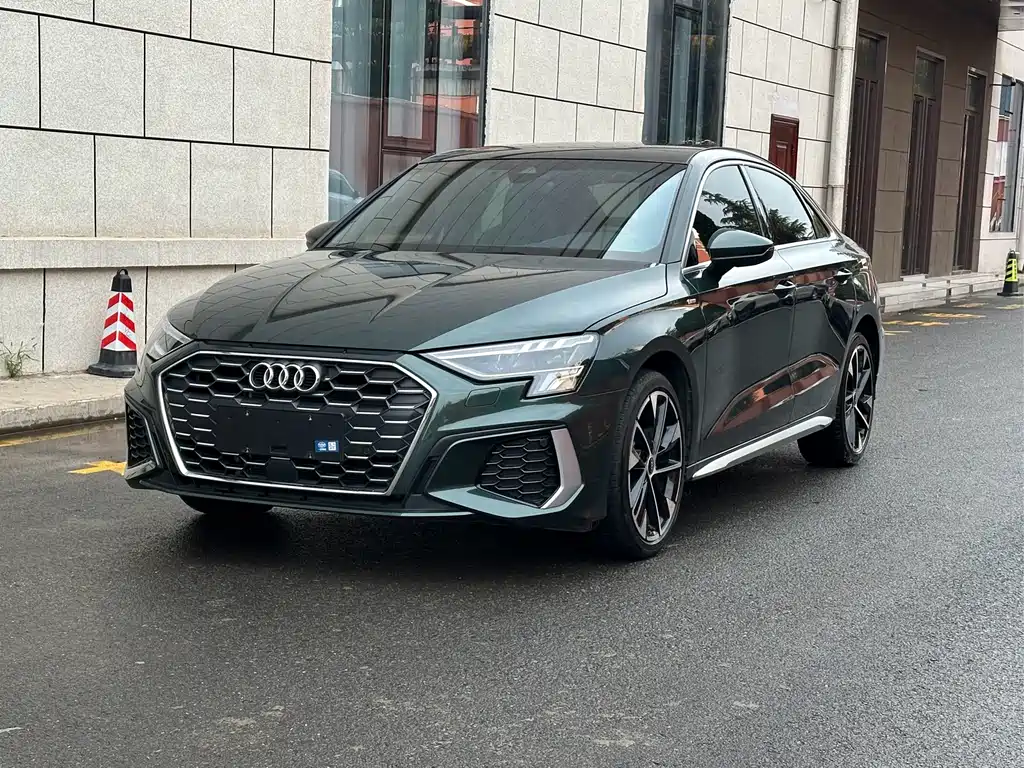 Audi A3 2023 — фото 1