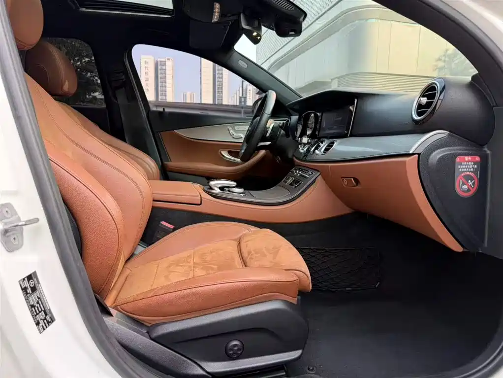 Mercedes-Benz E-Class 2017 — фото 16
