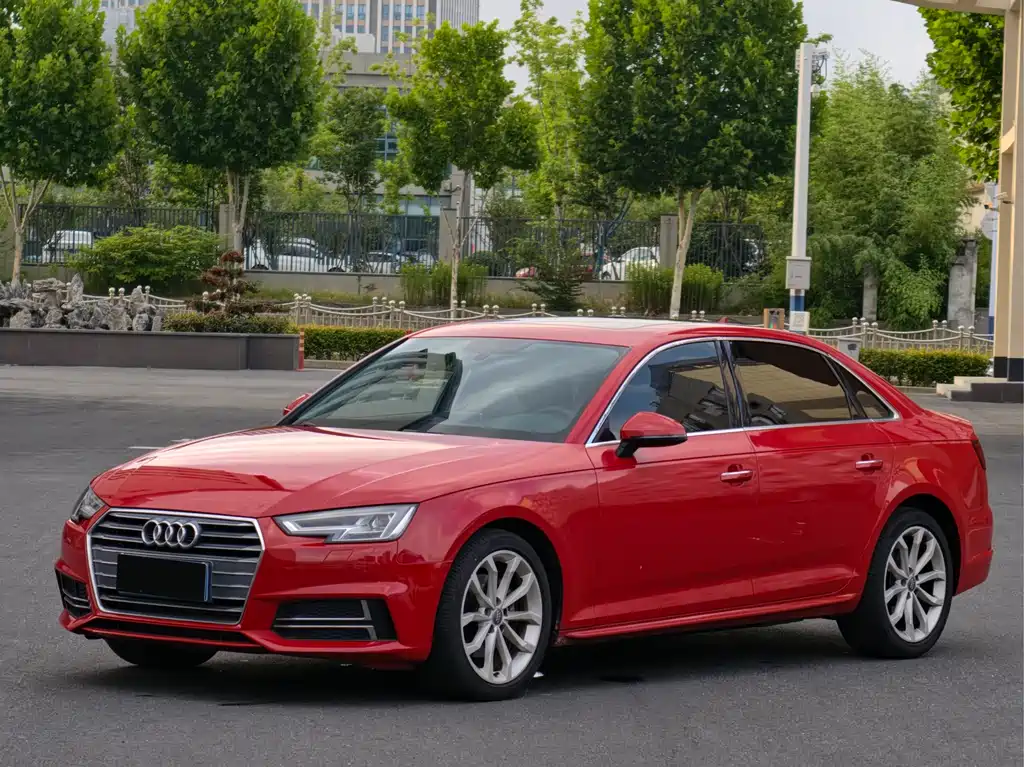 Audi A4L 2018 — фото 1