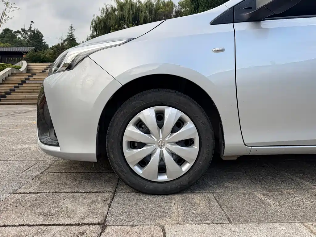 Toyota Yaris L 2016 — фото 11