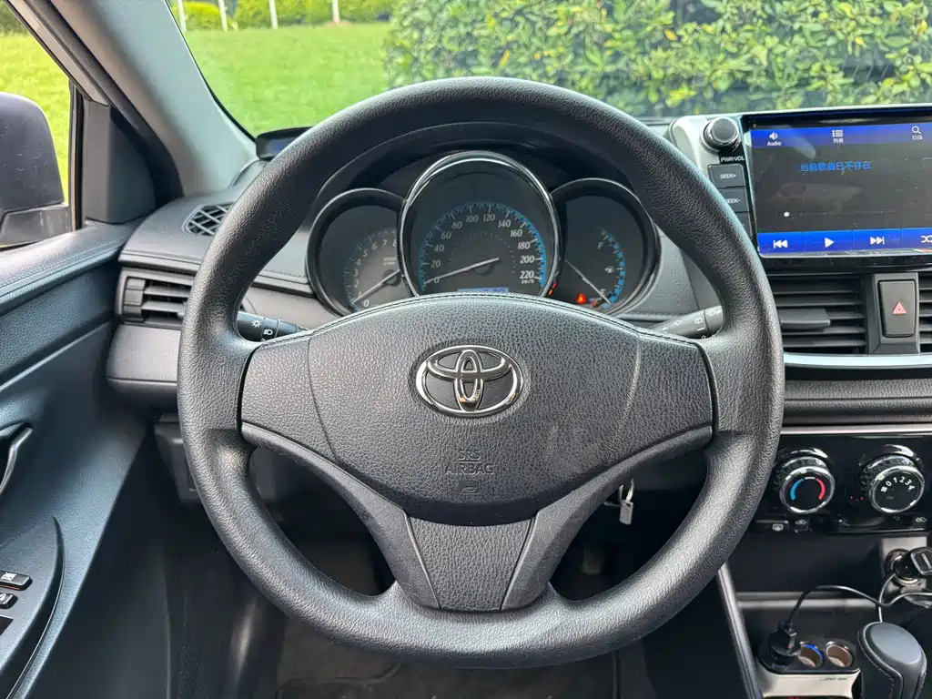 Toyota Yaris L 2016 — фото 15