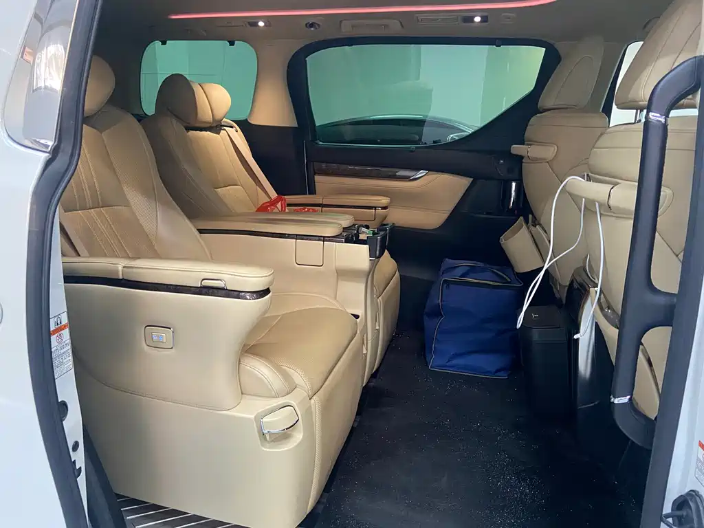 Toyota Alphard 2021 — фото 6