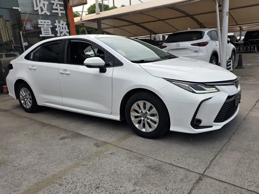 Toyota Corolla 2023 — фото 2
