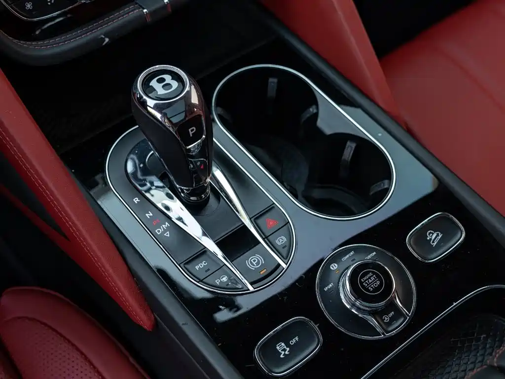 Bentley Bentayga 2021 — фото 15