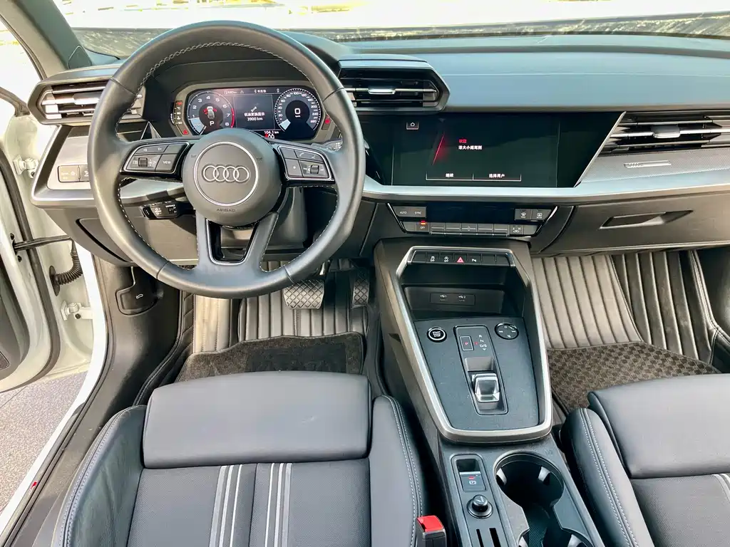 Audi A3 2023 — фото 12