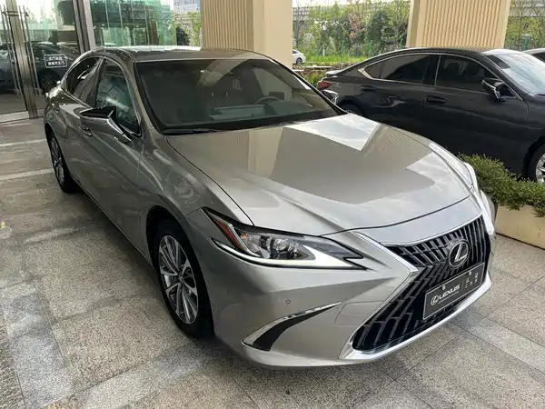 Lexus ES 2024