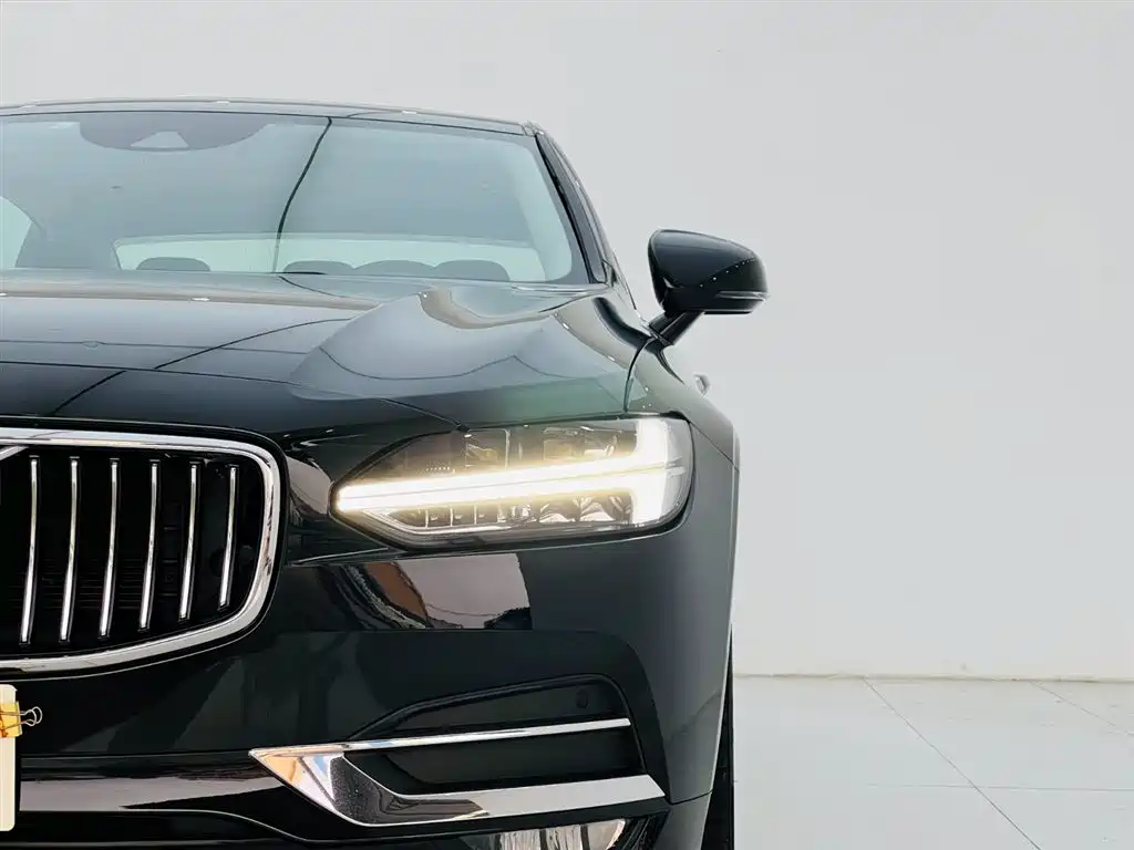 Volvo S90 2019 — фото 11