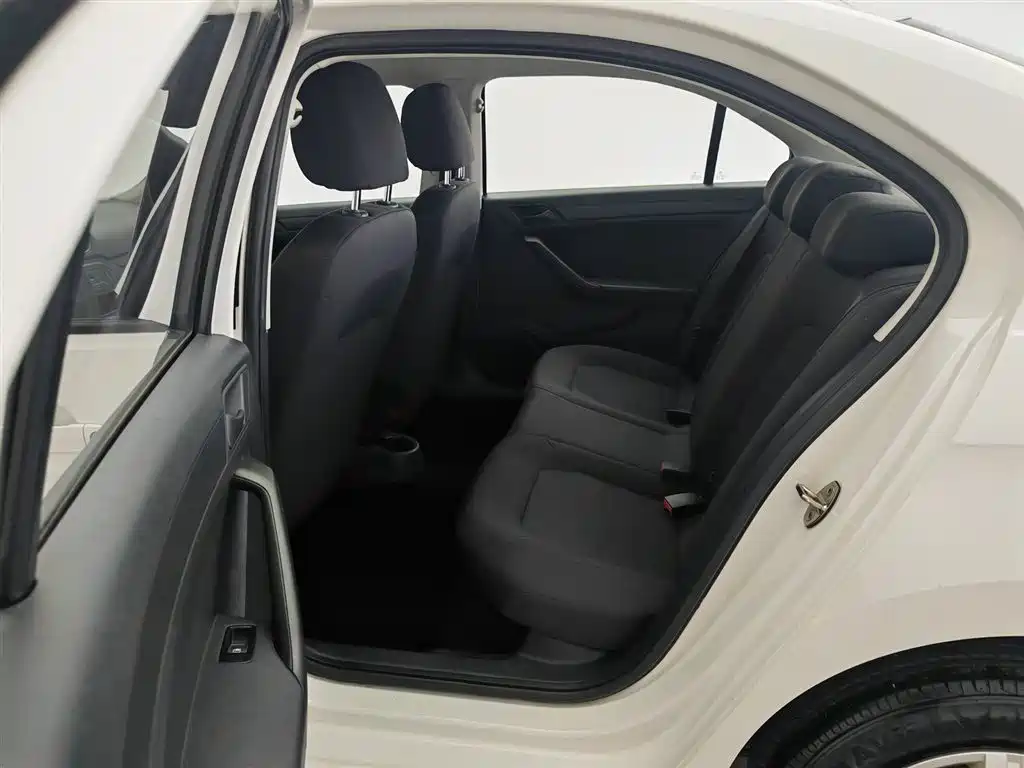Volkswagen Jetta 2017 — фото 15