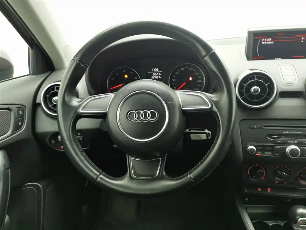 Audi A1 2015 — фото 11
