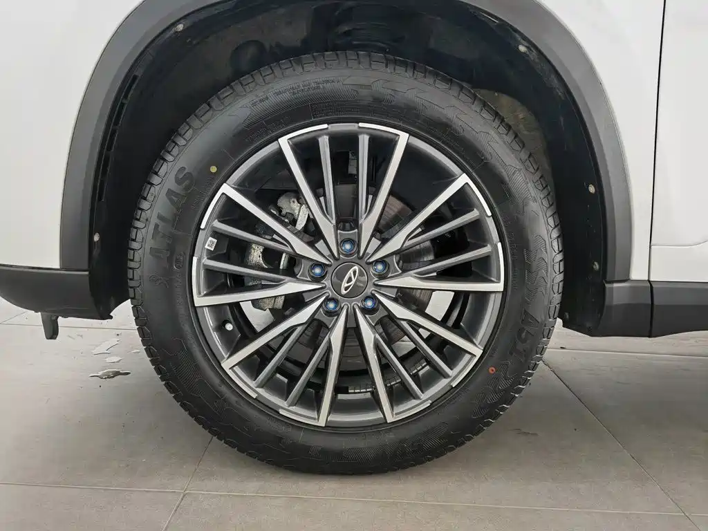 Chery Tiggo 8 2025 — фото 17