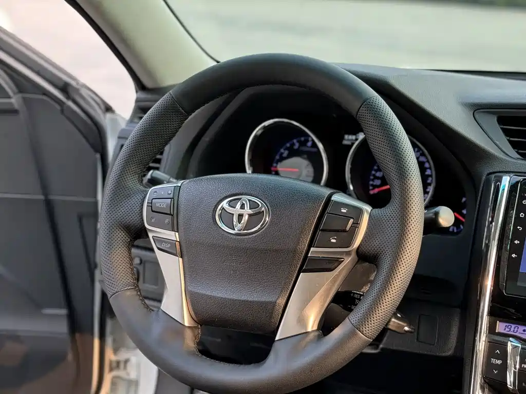 Toyota Reiz 2015 — фото 7