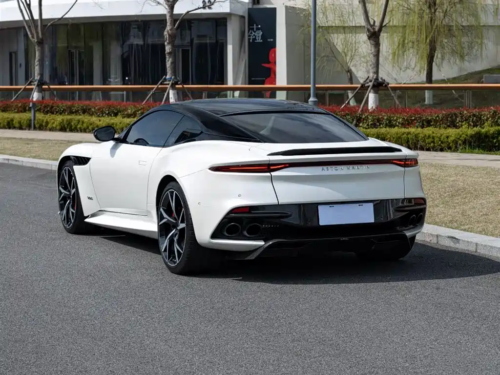 Aston Martin DBS 2019 — фото 6
