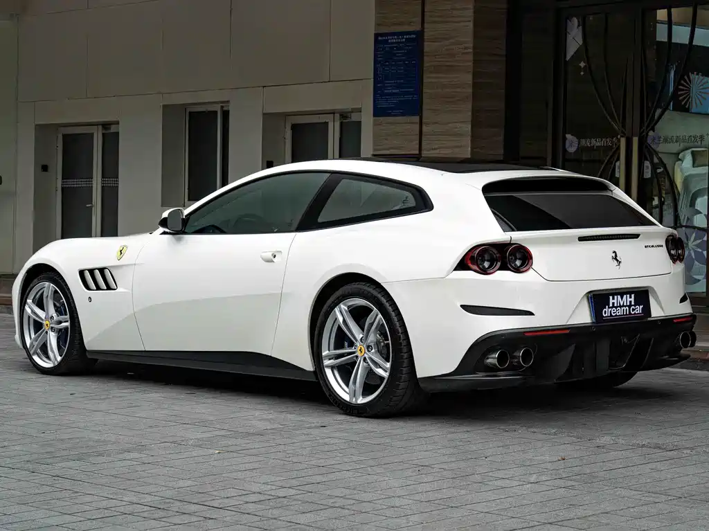 Ferrari GTC4Lusso 2018 — фото 9