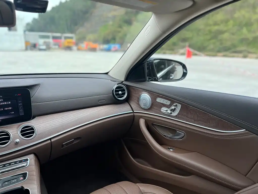 Mercedes-Benz E-Class 2020 — фото 16