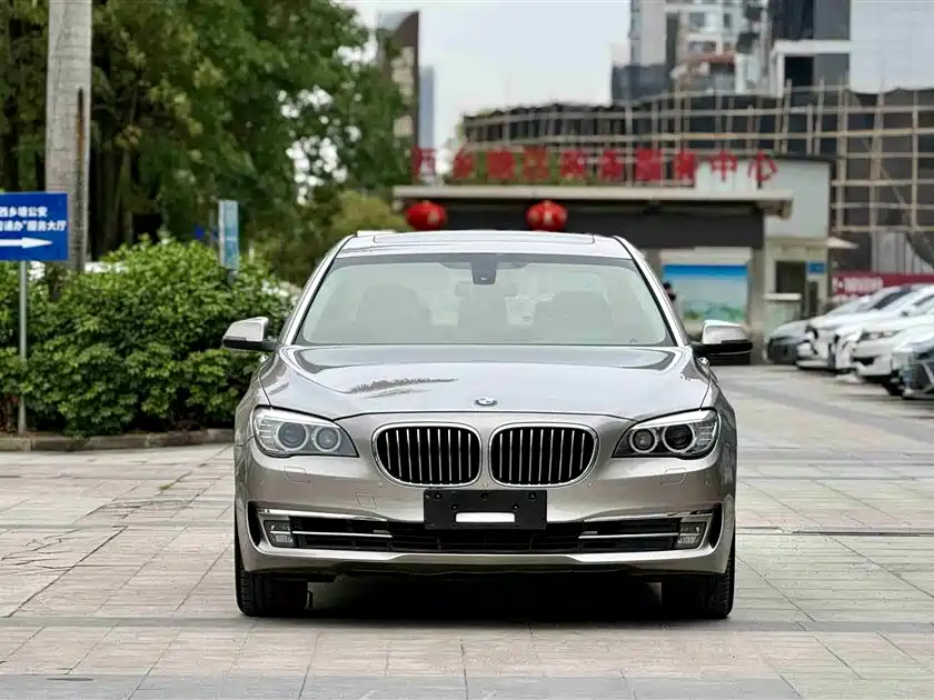 BMW 7 Series 2013 — фото 2