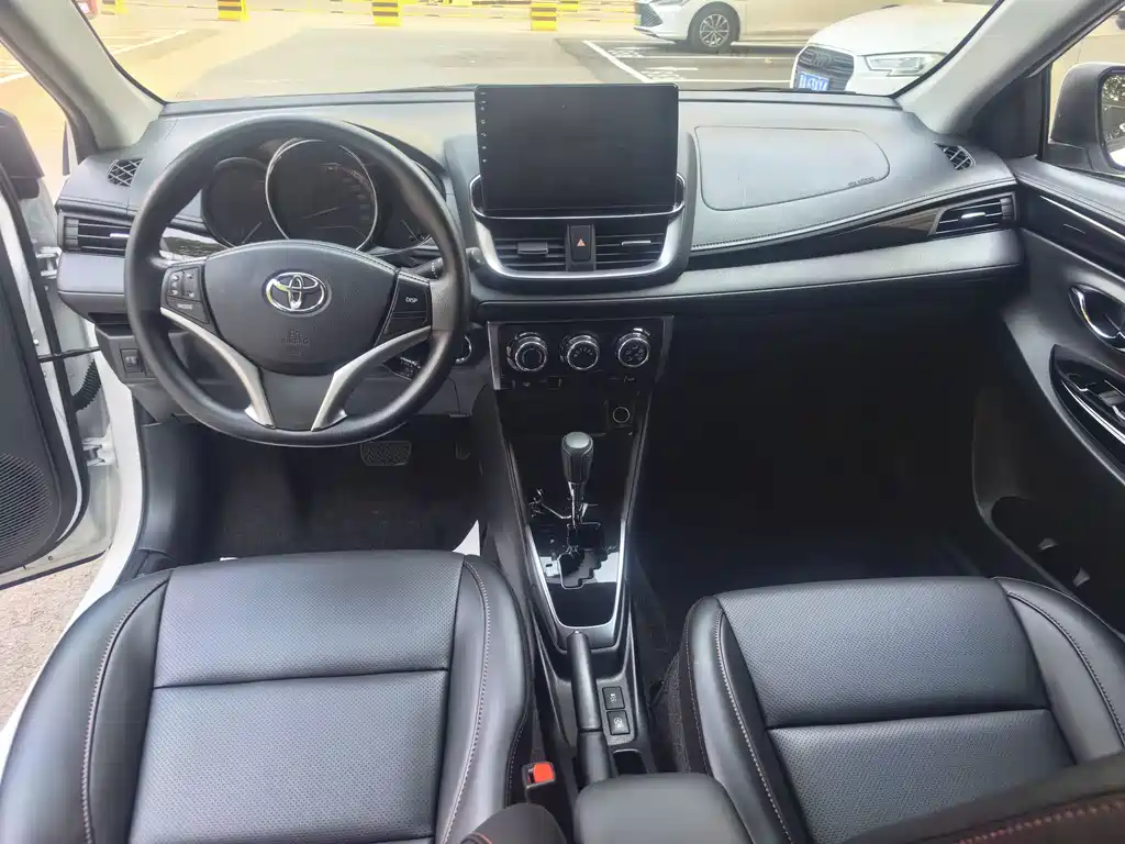 Toyota Yaris L 2023 — фото 12