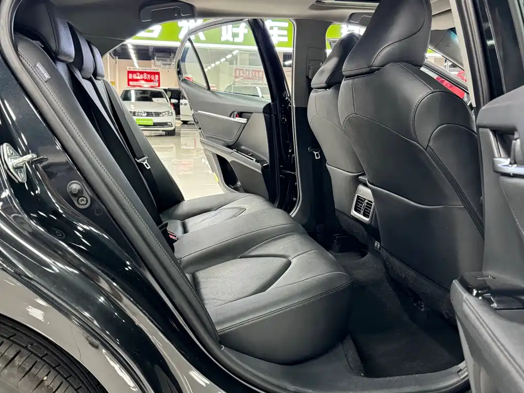 Toyota Camry 2023 — фото 18