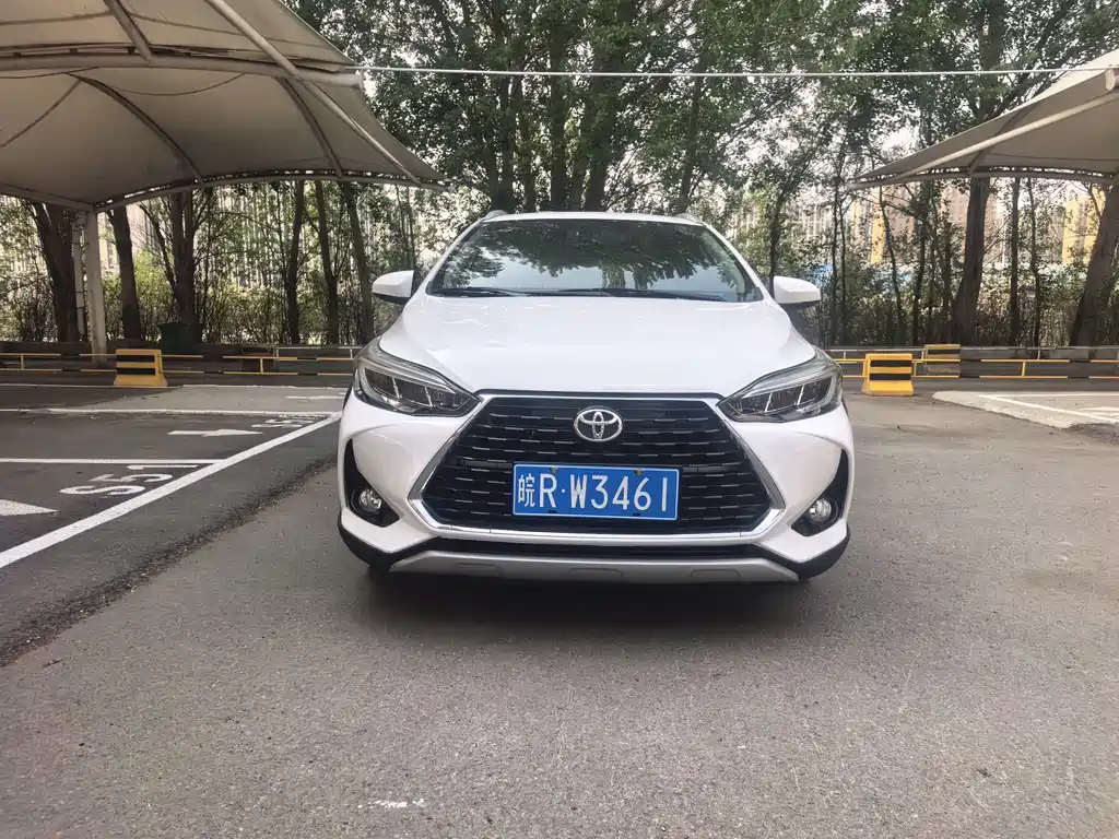 Toyota Yaris L 2023 — фото 2