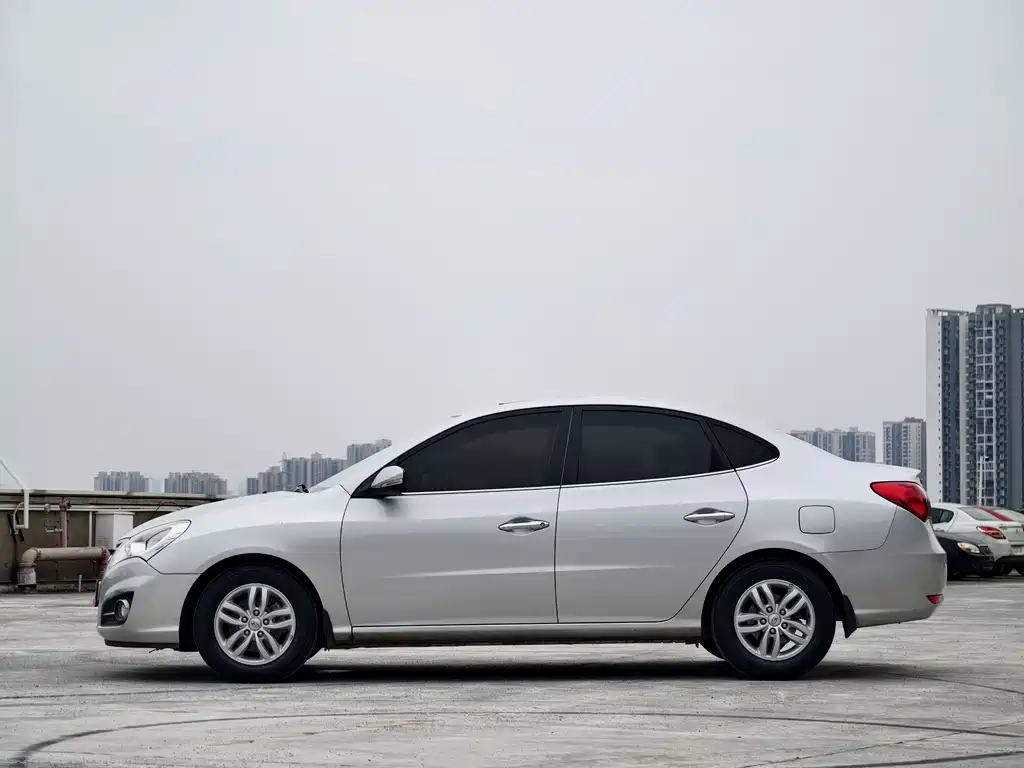 Hyundai Elantra 2012 — фото 23