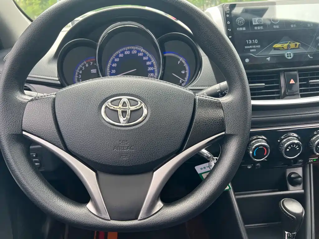 Toyota Yaris L 2017 — фото 16