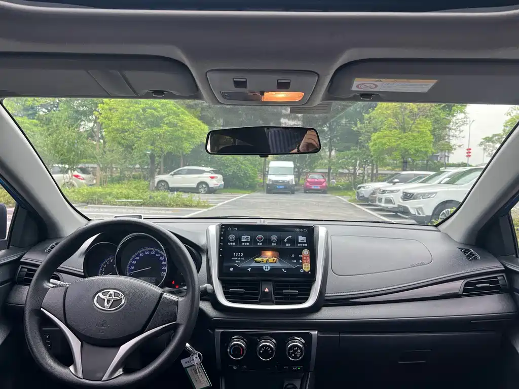 Toyota Yaris L 2017 — фото 13