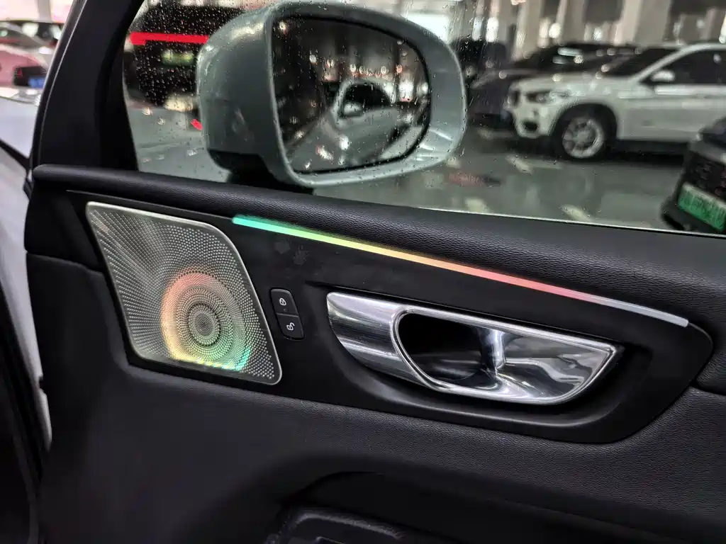 Volvo XC60 2020 — фото 14