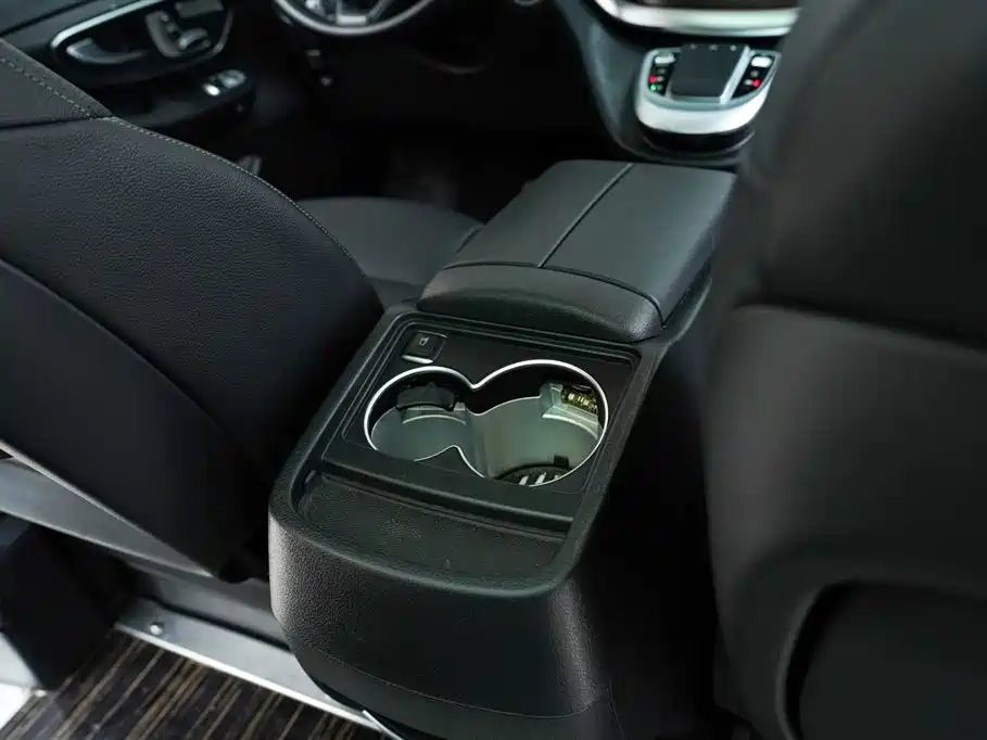 Mercedes-Benz V-Class 2021 — фото 12