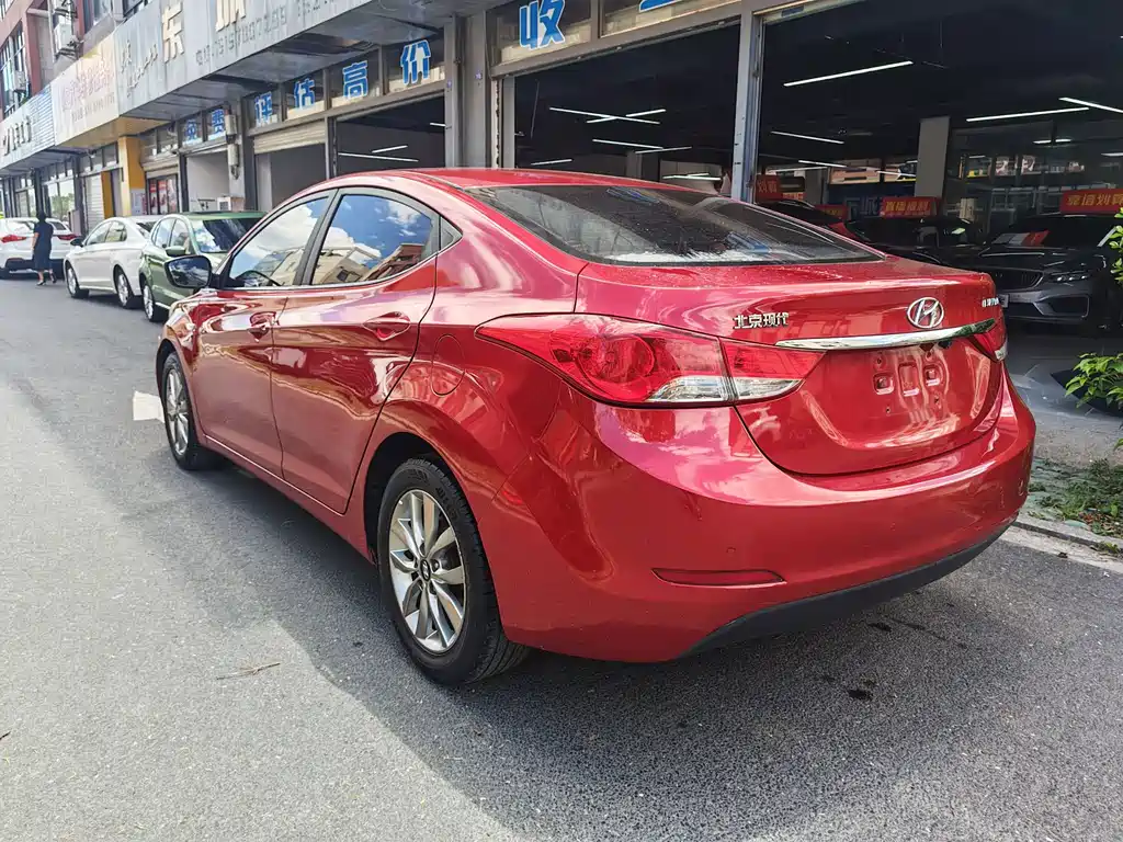 Hyundai Elantra 2016 — фото 8